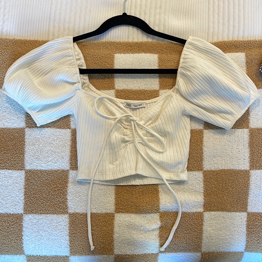 Zara puffy sleeve crop top